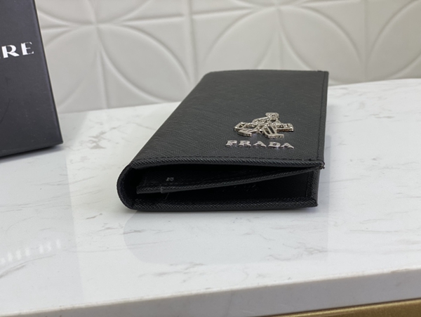 プラダ財布コピー内部構造